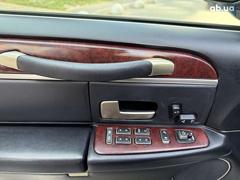 Lincoln Town Car 2003 - фото 30