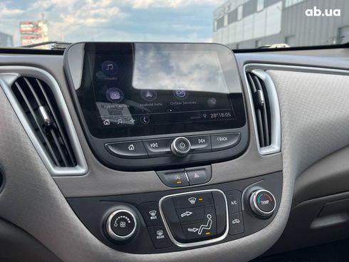 Chevrolet Malibu 2019 серый - фото 30