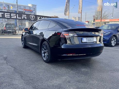 Tesla Model 3 2021 - фото 12