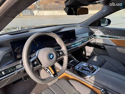 BMW i7 2023 - фото 15