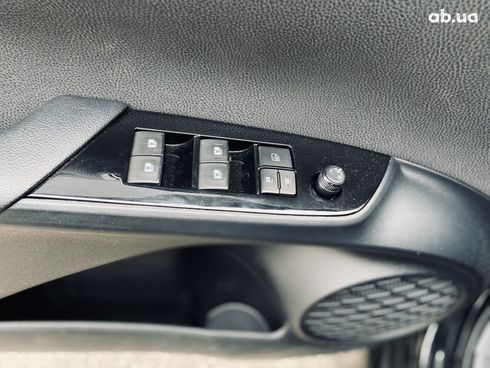 Toyota Prius 2016 черный - фото 14