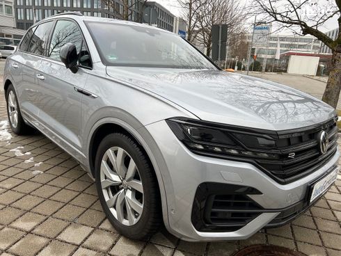 Volkswagen Touareg R 2021 - фото 37