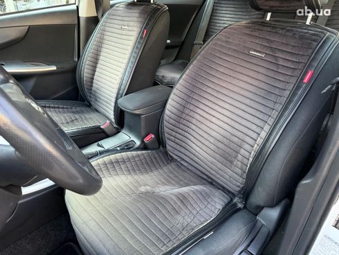 Toyota Corolla 2010 белый - фото 21