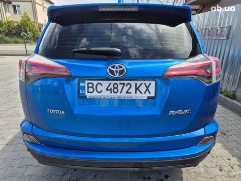 Toyota RAV4 2016 голубой - фото 3