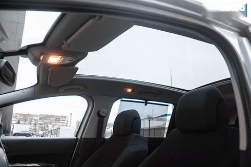 Peugeot 5008 2012 - фото 12
