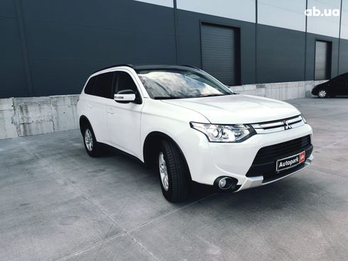 Mitsubishi Outlander 2014 белый - фото 12