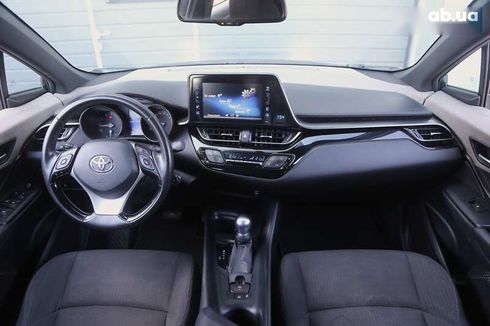 Toyota C-HR 2017 - фото 12
