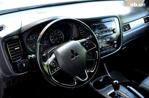 Mitsubishi Outlander 2016 - фото 17