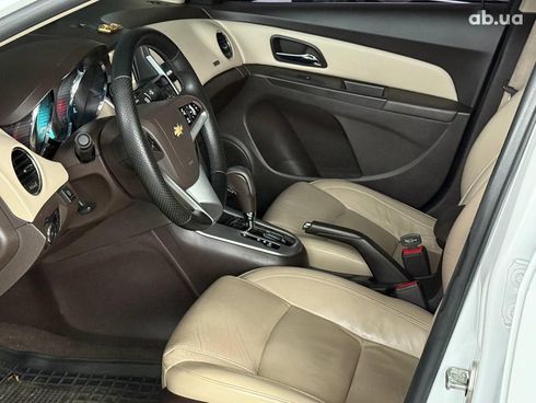 Chevrolet Cruze 2012 белый - фото 7