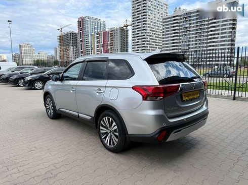 Mitsubishi Outlander 2023 - фото 5