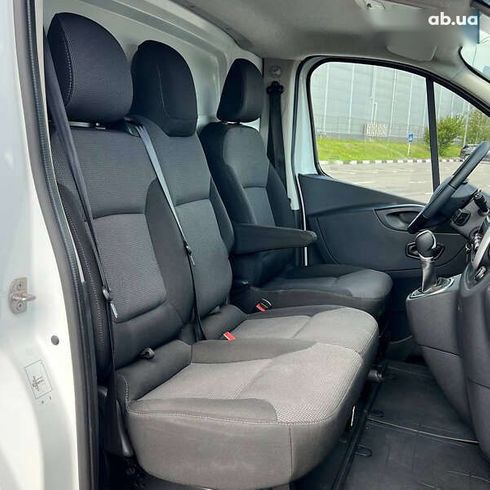 Renault Trafic 2021 - фото 21
