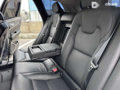 Volvo XC60 2019 - фото 28