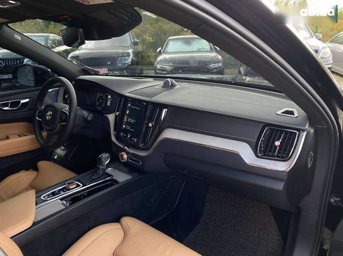 Volvo XC60 2019 - фото 12