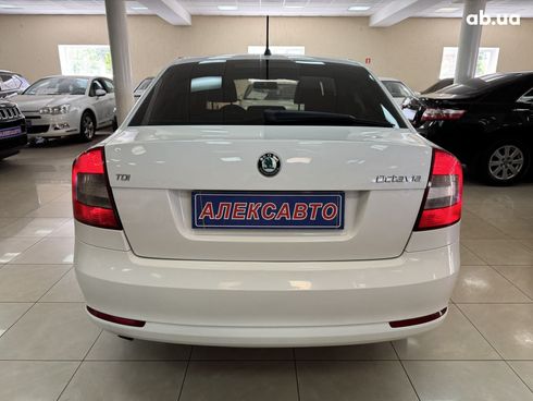 Skoda Octavia 2011 белый - фото 3