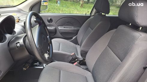 Chevrolet Aveo 2005 серебристый - фото 3