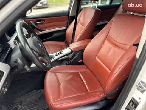 BMW 3 серия 2010 белый - фото 17