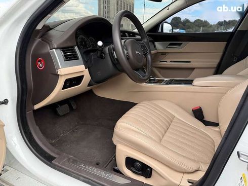 Jaguar XF 2017 - фото 26