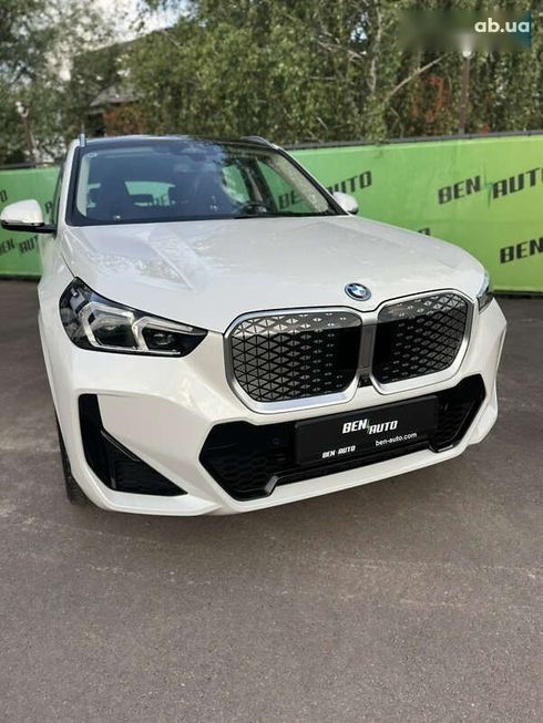 BMW iX1 2023 - фото 2