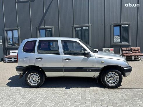Chevrolet Niva 2004 серый - фото 10