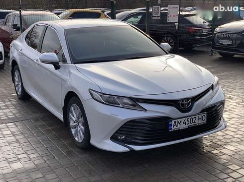 Toyota Camry 2019 - фото 10