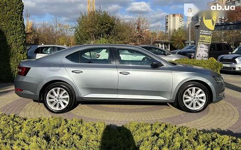 Skoda Superb 2017 - фото 8