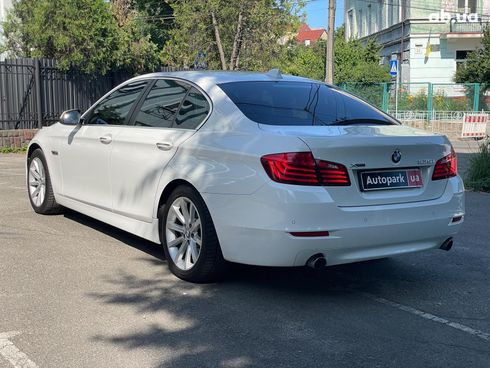 BMW 5 серия 2015 белый - фото 10