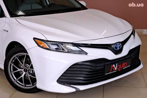 Toyota Camry 2019 белый - фото 3