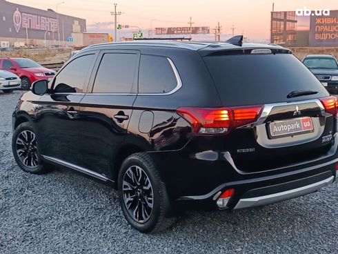 Mitsubishi Outlander 2018 черный - фото 11