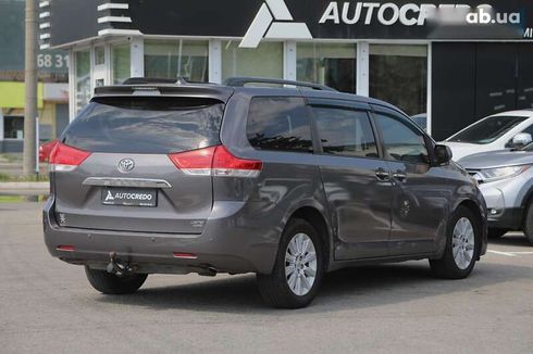 Toyota Sienna 2010 - фото 4