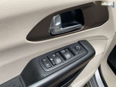 Chrysler Pacifica 2016 - фото 12