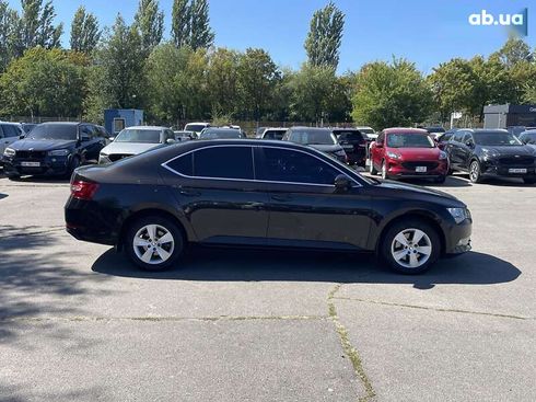 Skoda Superb 2018 - фото 4