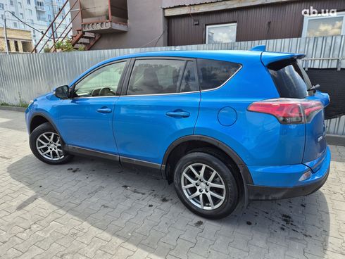 Toyota RAV4 2016 голубой - фото 2