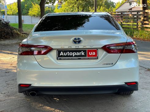 Toyota Camry 2022 белый - фото 11