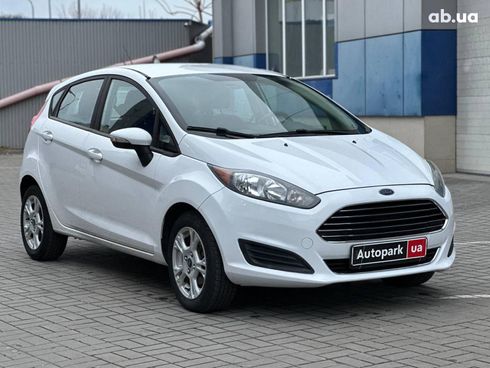 Ford Fiesta 2016 белый - фото 3