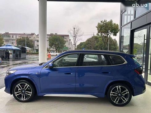 BMW iX1 2023 - фото 3