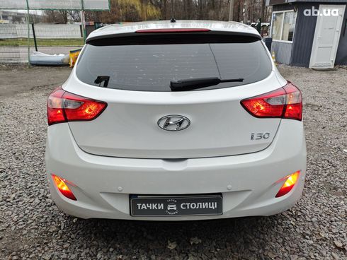 Hyundai i30 2013 белый - фото 7