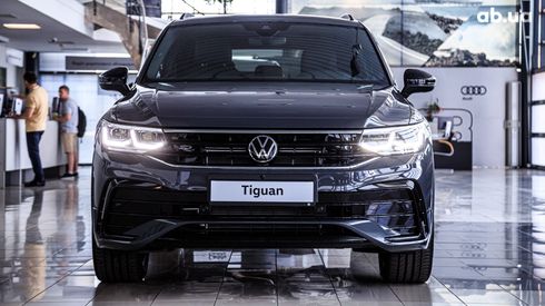 Volkswagen Tiguan 2023 серый - фото 2