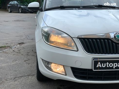 Skoda Fabia 2012 белый - фото 10