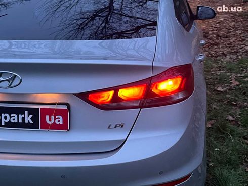 Hyundai Avante 2016 серый - фото 11