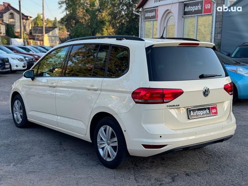 Volkswagen Touran 2018 бежевый - фото 11