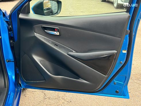 Toyota Yaris 2017 синий - фото 22