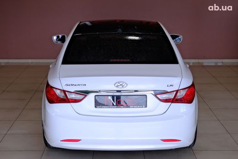 Hyundai Sonata 2015 белый - фото 6