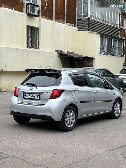 Toyota Yaris 2015 - фото 4