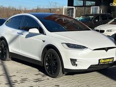 Продаж вживаних Tesla Model X в Чернівцях - купити на Автобазарі