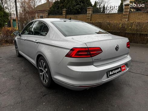 Volkswagen Passat 2018 серый - фото 9