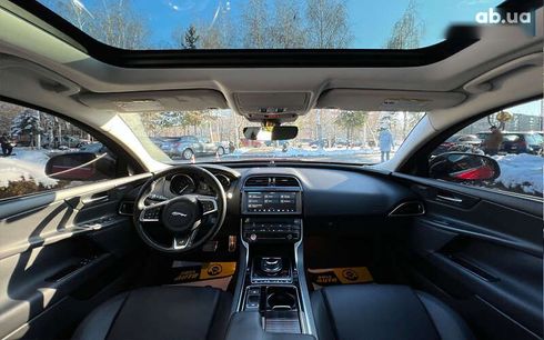 Jaguar XE 2018 - фото 20