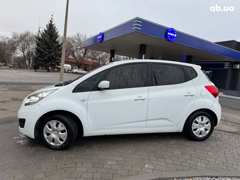 Kia Venga 2012 белый - фото 2