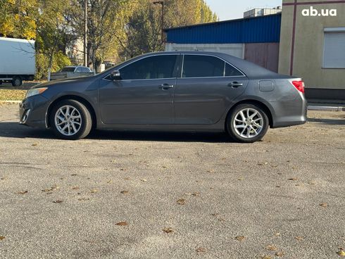 Toyota Camry 2012 серый - фото 4
