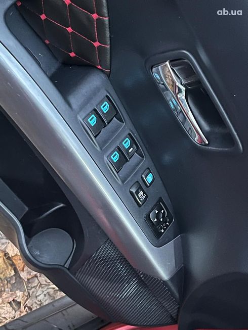 Mitsubishi Outlander 2010 красный - фото 26