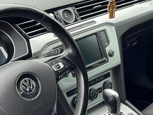 Volkswagen Passat 2015 серый - фото 31